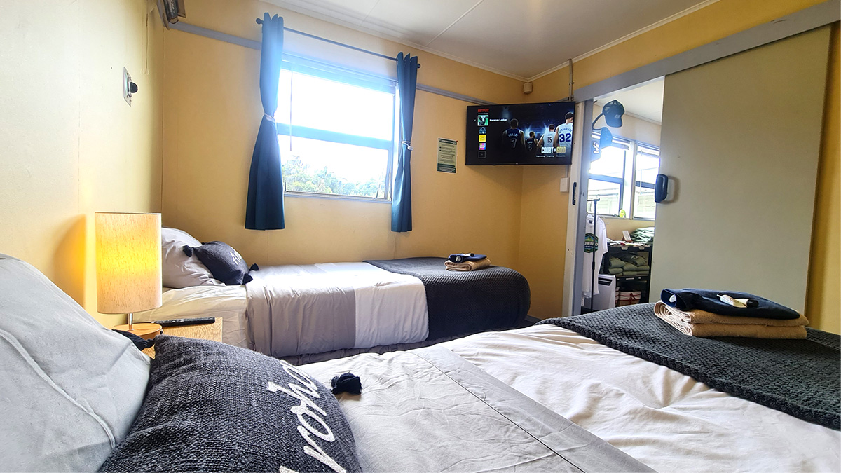Twin Room & Netflix